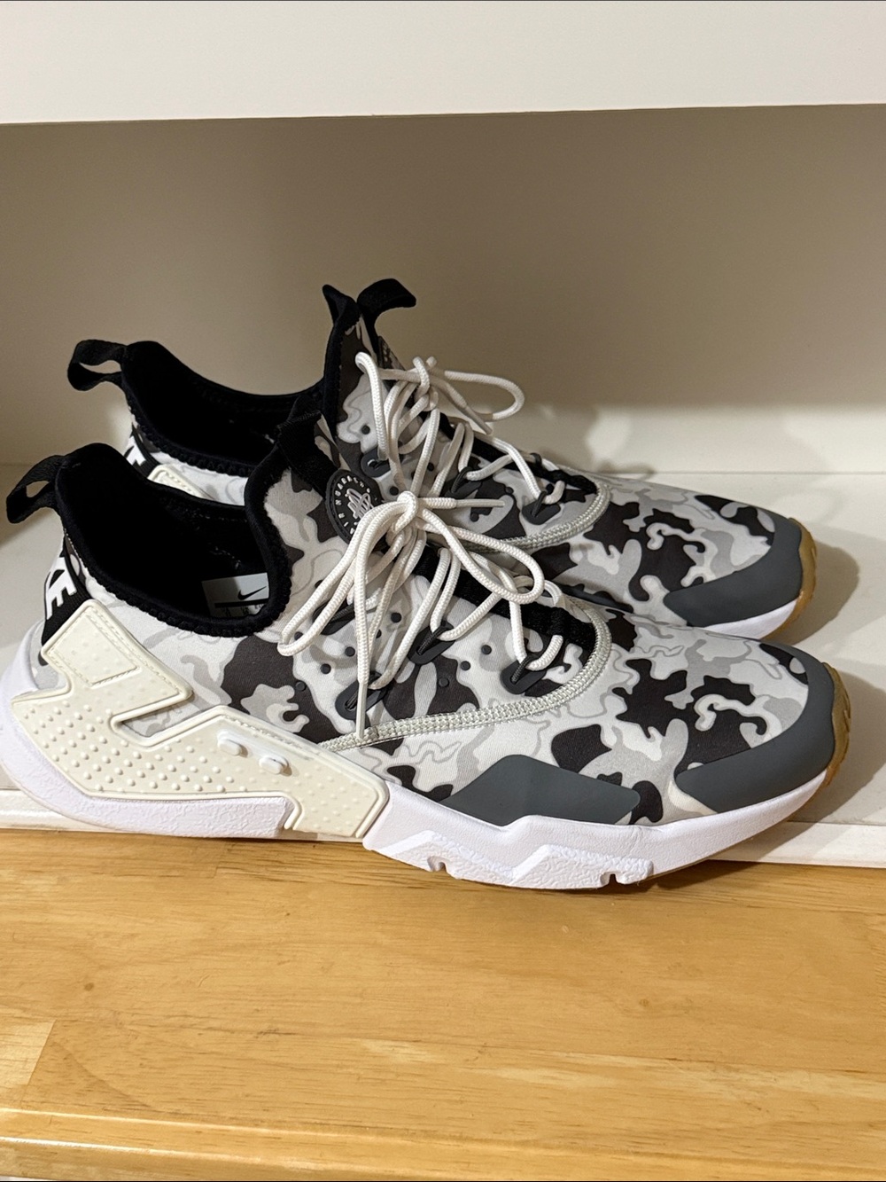NIKE AIR HUARACHE DRIFT CAMO SHOES MENS SIZE 11 WHITE GRAY CAMO - Picture 3 of 7